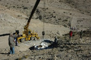 Extracción de los fósiles de Asfaltovenator, en la provincia de Chubut (Argentina). / MEF