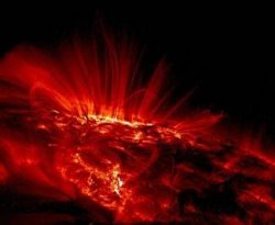 [Un primer plano de mancha solar en luz ultravioleta, tomada por la nave espacial TRACE.